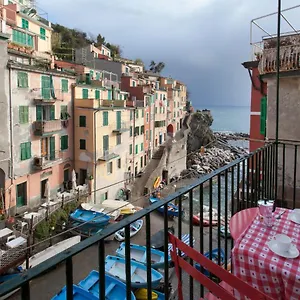 https://il-porticciolo-riomaggiore.hotelitalianriviera.com